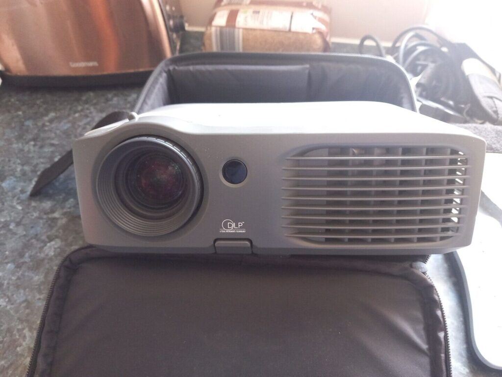 Optoma EP 745 Projector