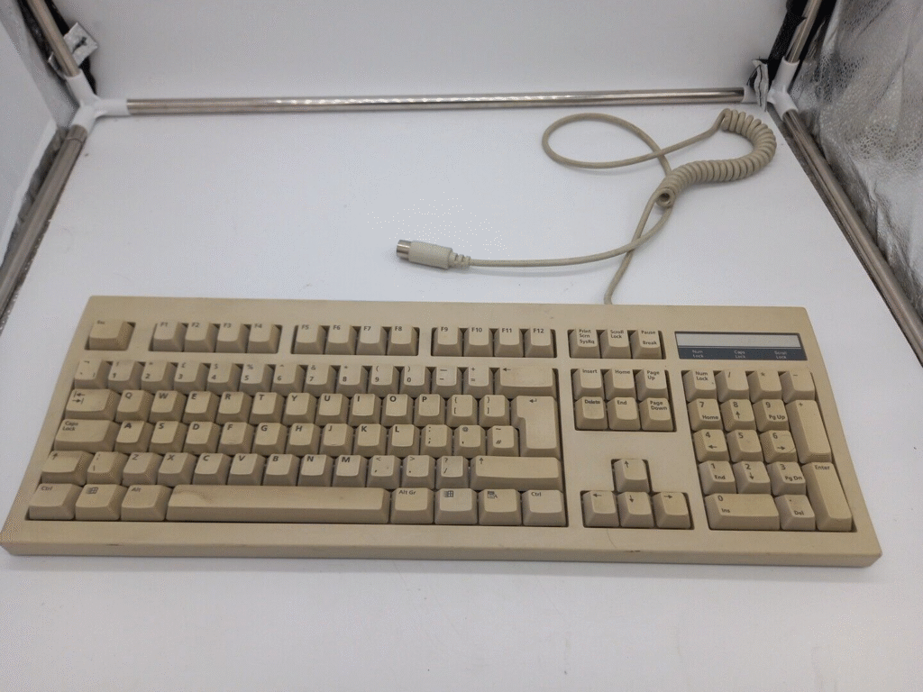 Vintage 5 pin Wired Keyboard